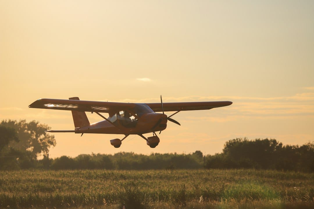 Fumigación aérea y bomberos: riesgos de la avioneta agrícola en siniestro