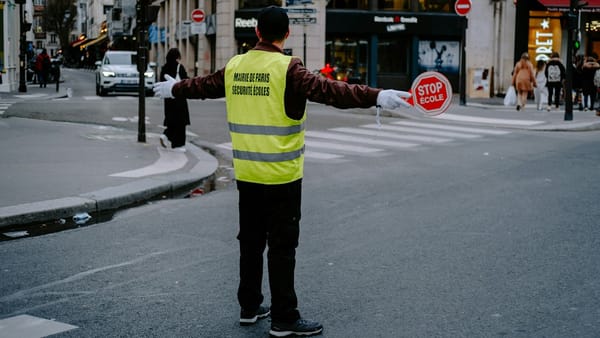Chalecos de alta visibilidad y señalización vial en un siniestro de tránsito: cómo no ser el próximo atropellado